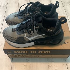 Nike Air Max 2022 (GS) SZ 4Y